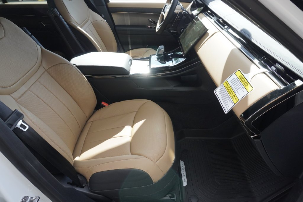 New 2026 Fuji White LAND ROVER Dynamic SE image 23