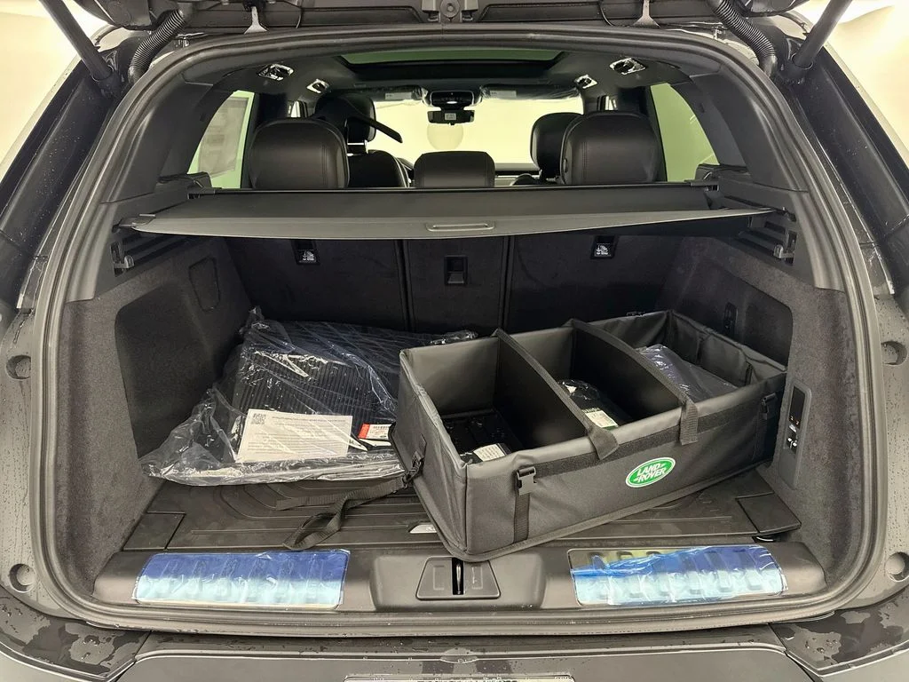 New 2026 Carpathian Grey Land Rover Dynamic SE image 28