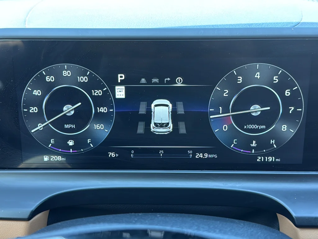 Certified Used 2024 White Kia SX image 27