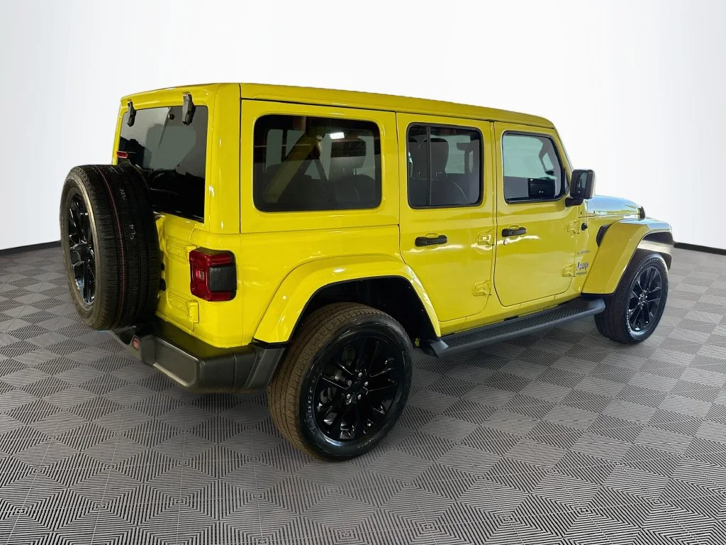 Used 2022  Jeep Unlimited Sahara 4xe image 6