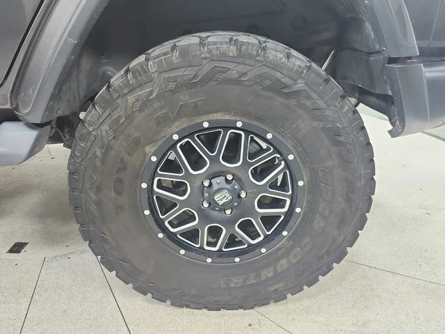 Used 2018 Gray Jeep Unlimited Sahara image 13