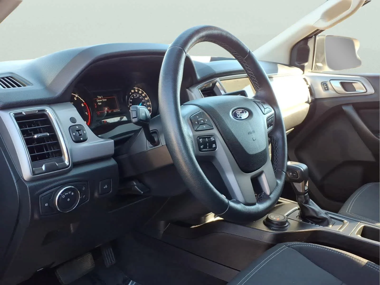 Used 2023 Oxford White Ford XLT image 15
