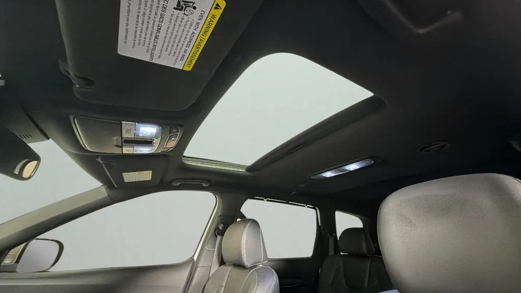 Used 2024 White Kia EX X-Line image 26