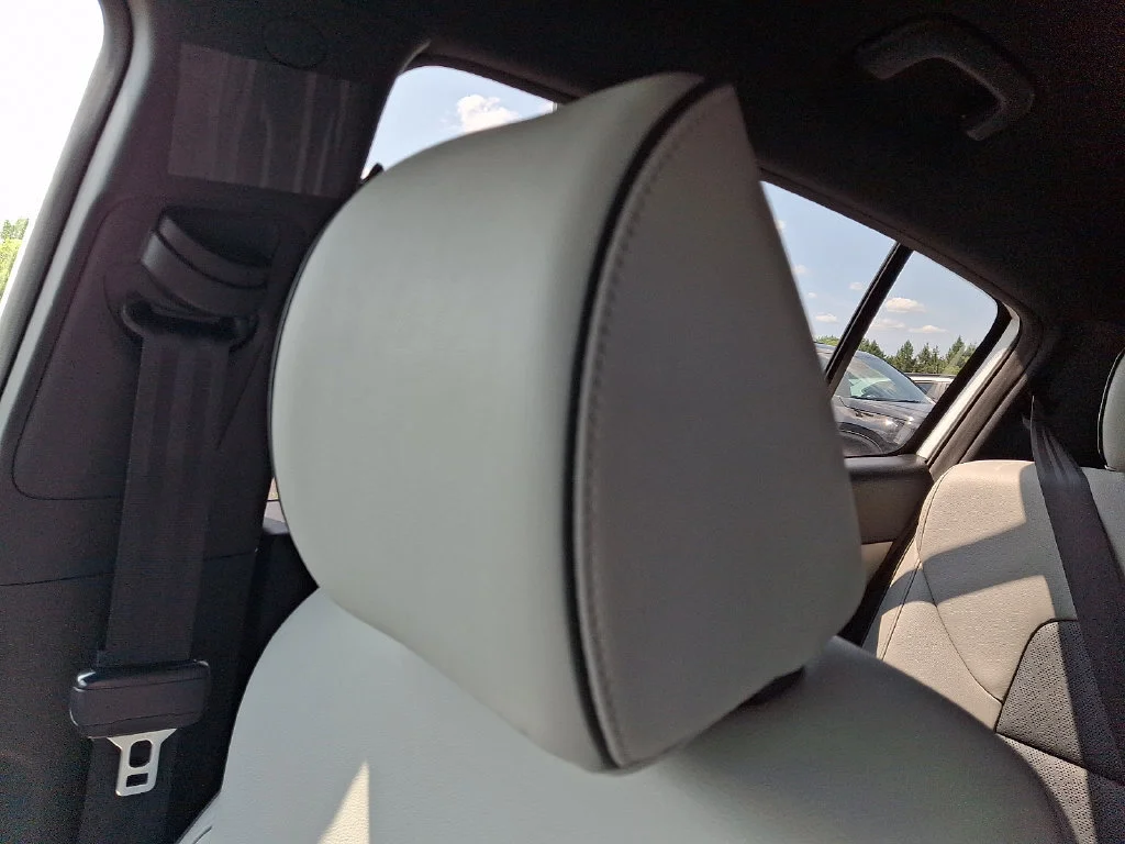 Used 2019 White Kia EX image 18