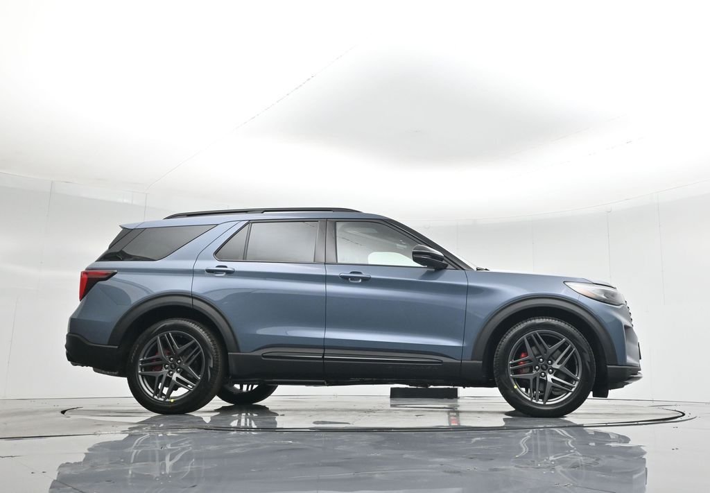 2025 Ford Explorer ST - Photo 52