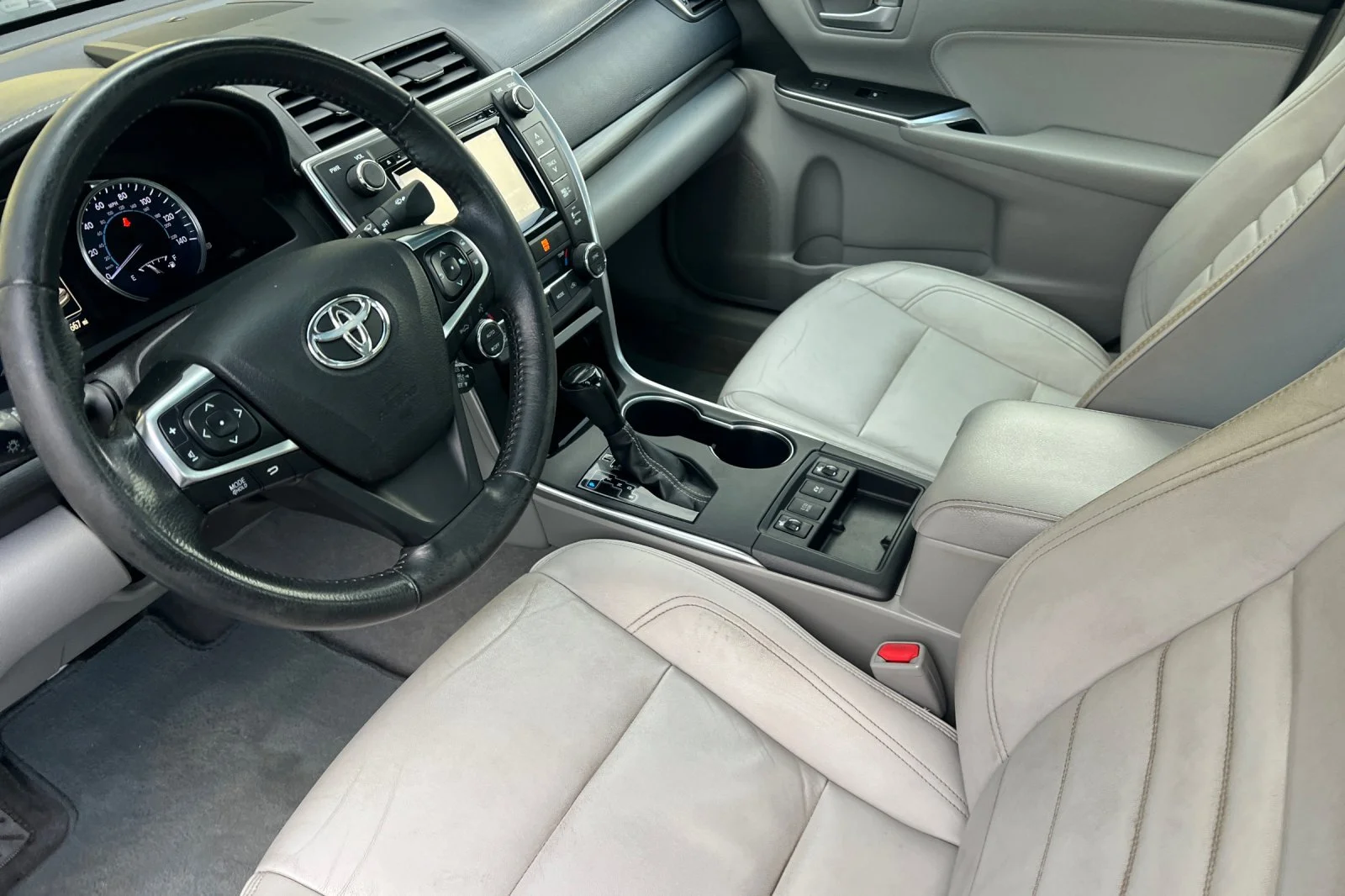 Used 2017 Celestial Silver Toyota Hybrid XLE image 9