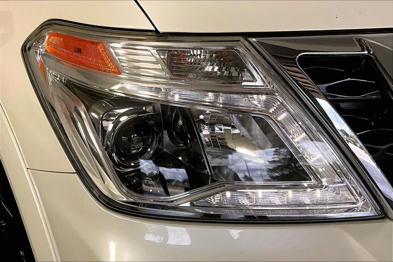 Used 2020 Pearl White Tricoat Nissan Platinum image 25