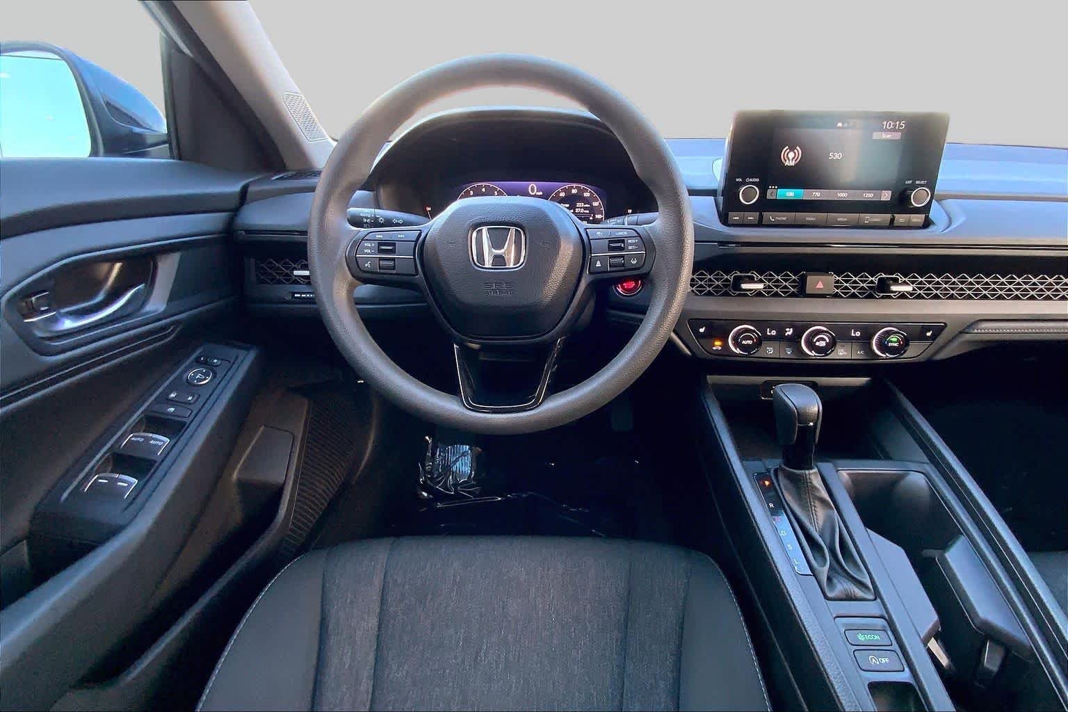 Used 2025 Platinum White Pearl Honda SE image 6
