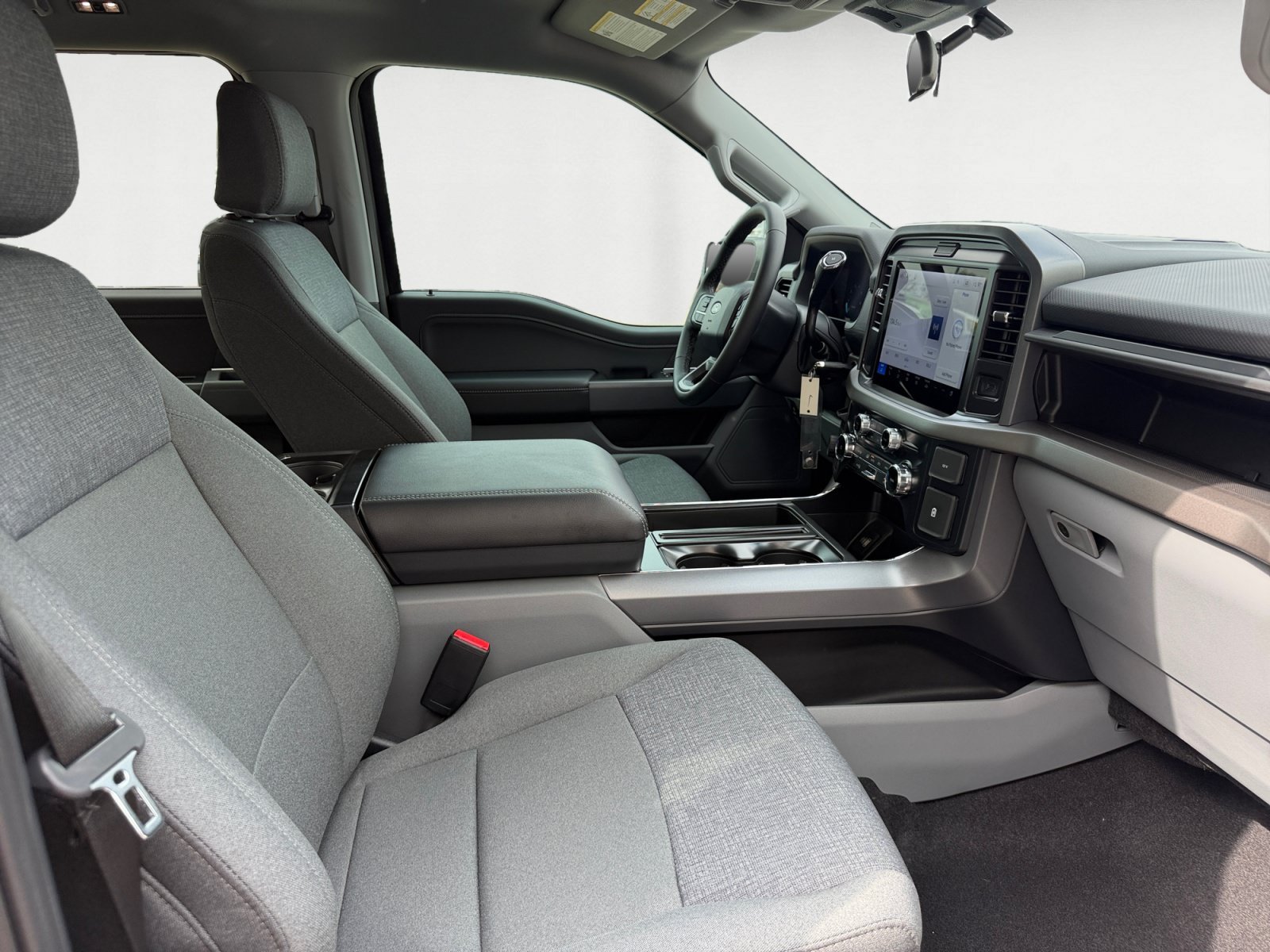 New 2026 Carbonized Gray Metallic Ford XLT image 15