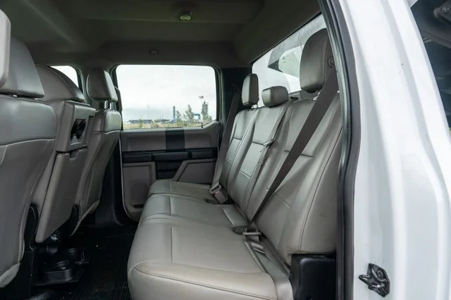 Used 2018 White Ford XL image 17