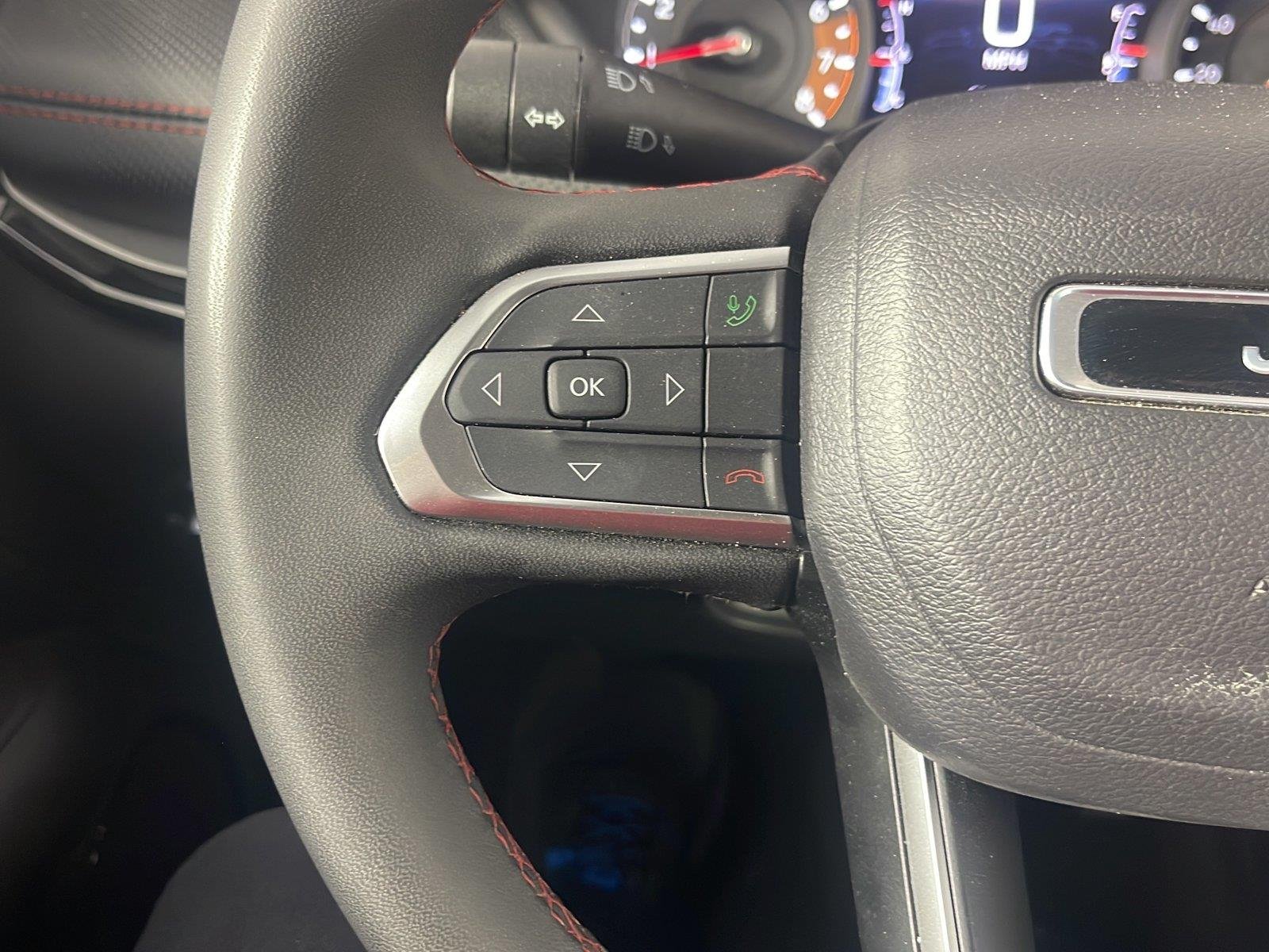Used 2025 Bright White Clearcoat Jeep Trailhawk image 21