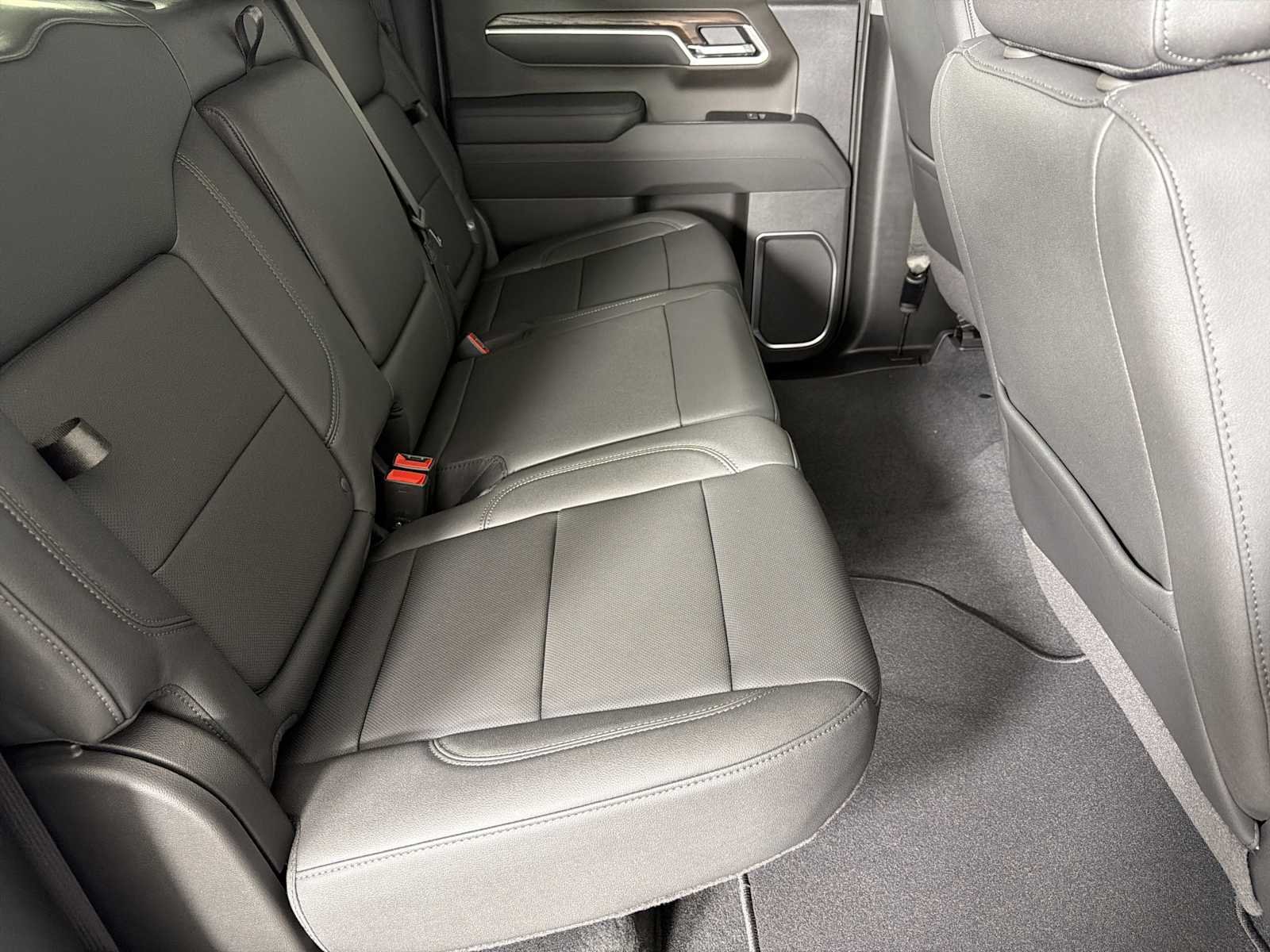 2026 GMC Sierra 1500 SLT - Photo 13