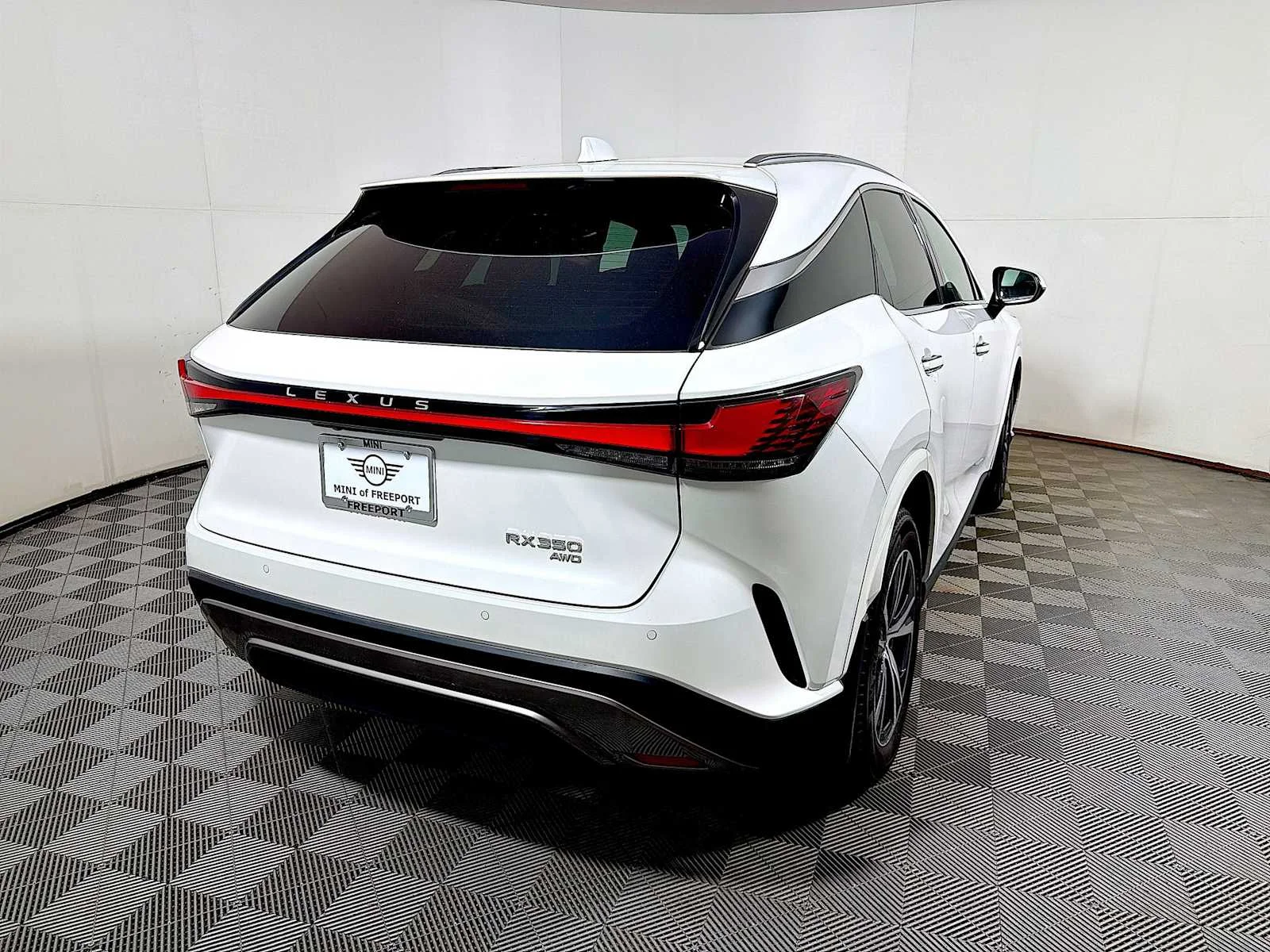 Used 2024 Eminent White Pearl Lexus Premium image 6