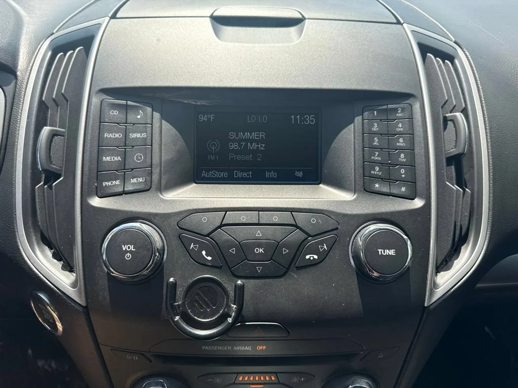 Used 2018  Ford SEL image 17