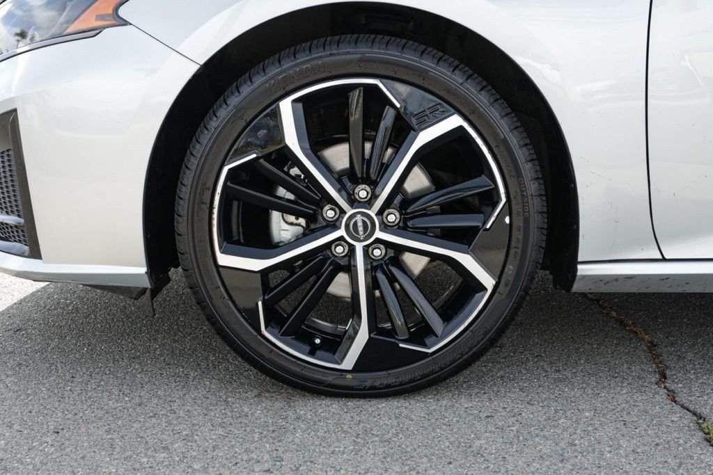 Used 2024 Silver Nissan 2.5 SR image 12