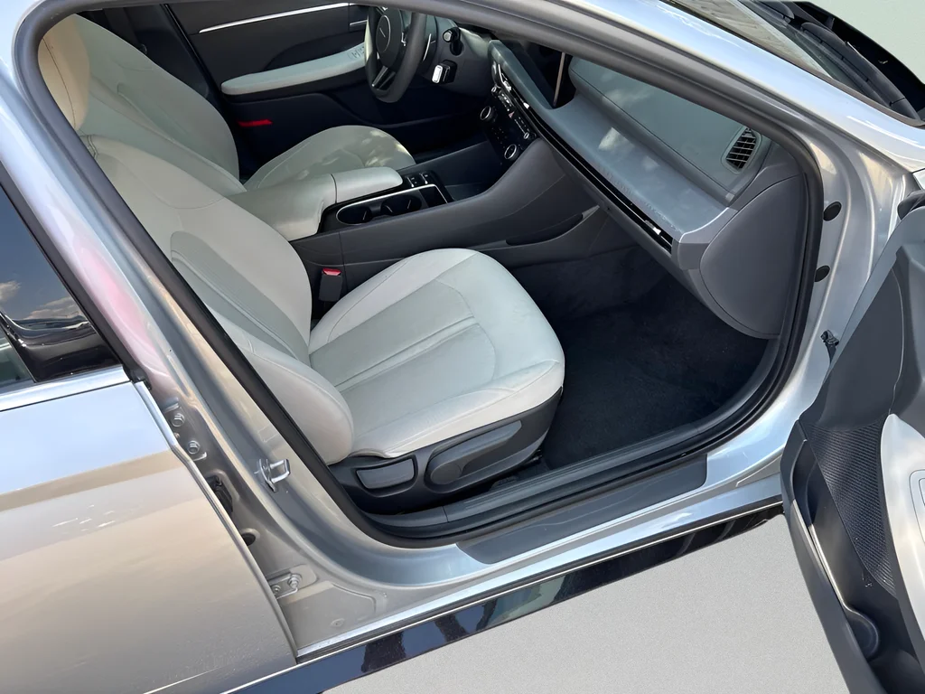 Used 2025 Silver Hyundai SEL image 42