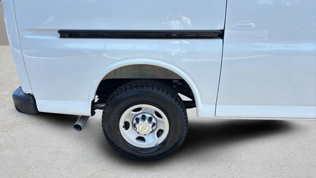 Used 2025 White Chevrolet Work Van image 37