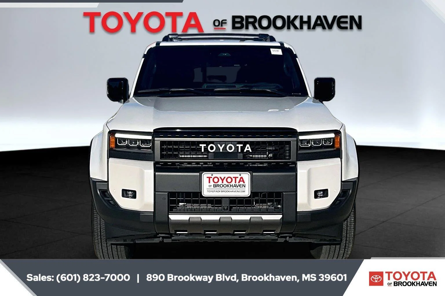 Used 2025 Wind Chill Pearl Toyota Base image 3