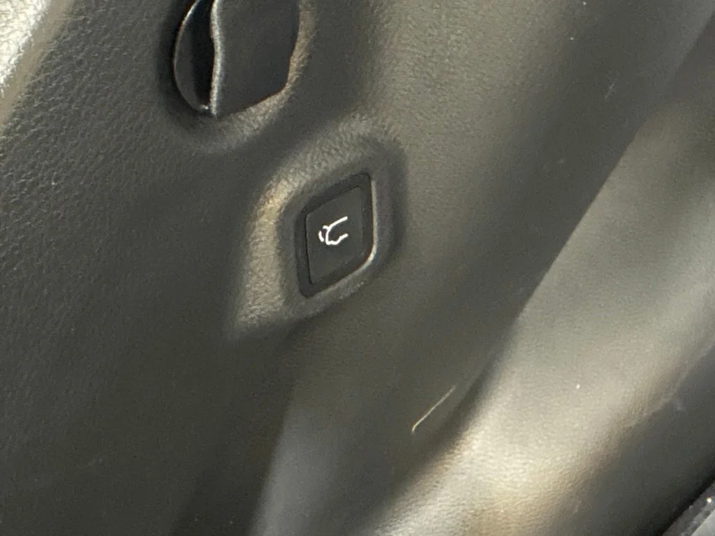 Used 2022 Silver Jeep Trailhawk image 21