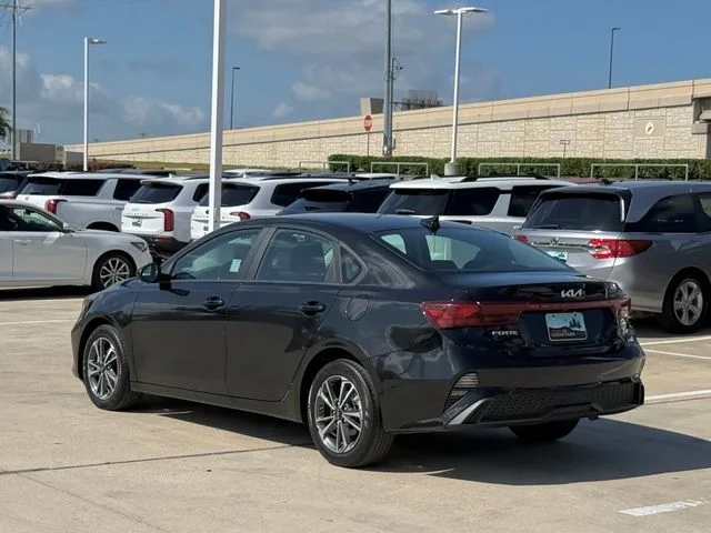 Used 2023 Black Kia LXS image 4