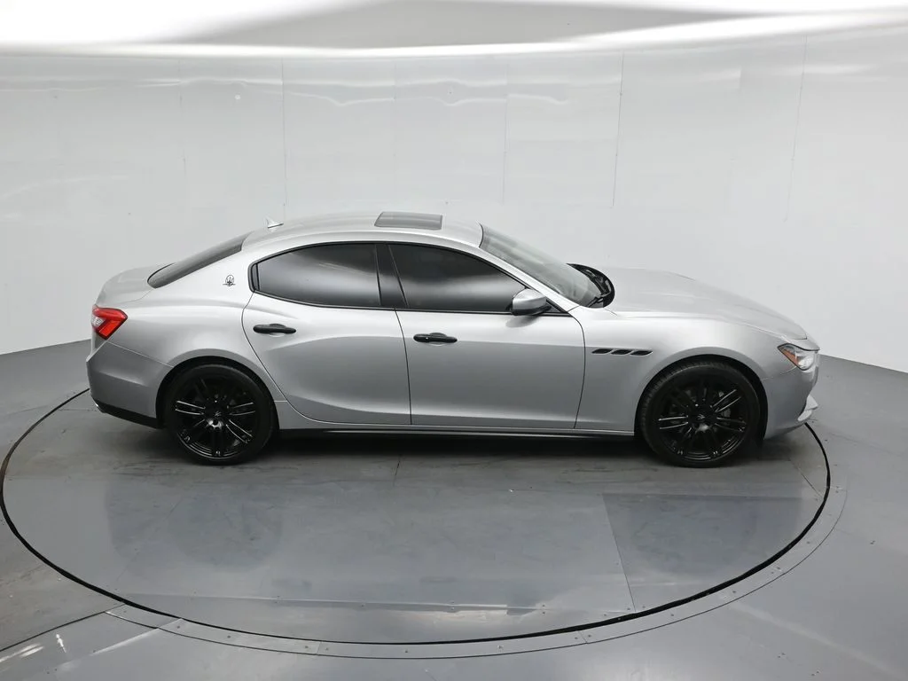 Used 2017 Silver Maserati Base image 35