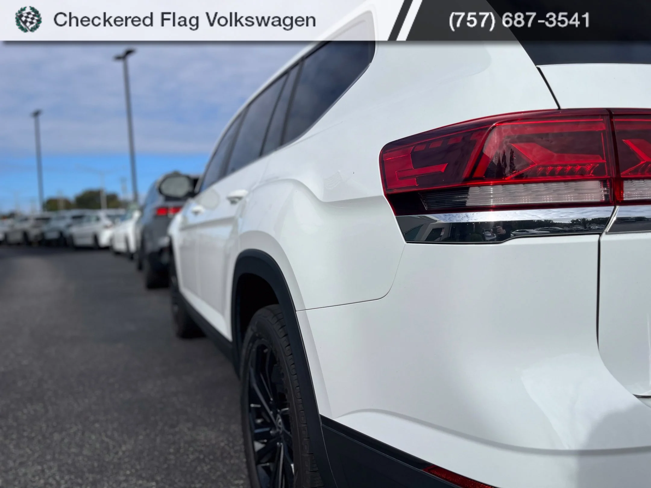 Used 2022 Pure White Volkswagen 3.6L V6 SE w/Technology image 8