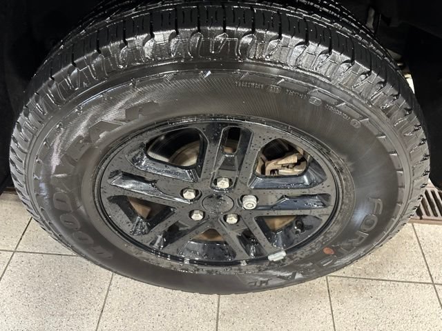 Certified Used 2023 Diamond Black Crystal Pearlcoat Jeep Laredo image 11