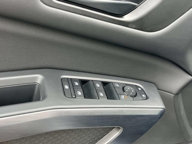 New 2026 Everest White Pearl TriCoat / Super Black Two-tone Nissan Rock Creek® image 25