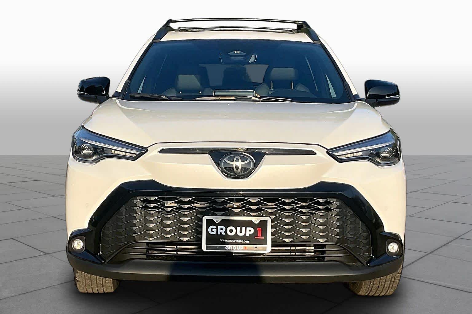 Used 2025 Wind Chill Pearl Toyota Hybrid XSE image 4