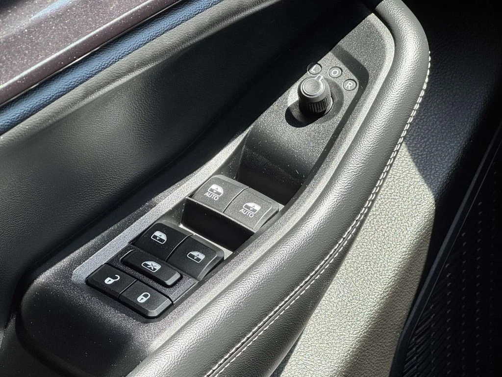 Used 2023 White/off-white Jeep Altitude X image 25
