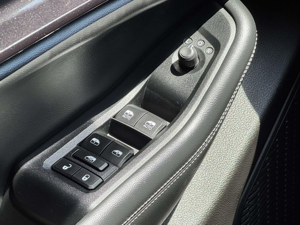 Used 2023 White/off-white Jeep Altitude X image 25