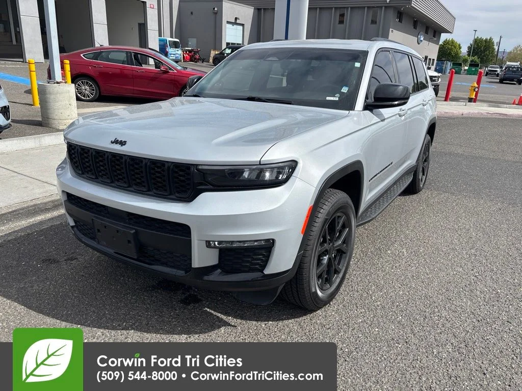 Used 2024 Silver Zynith Jeep Altitude image 4