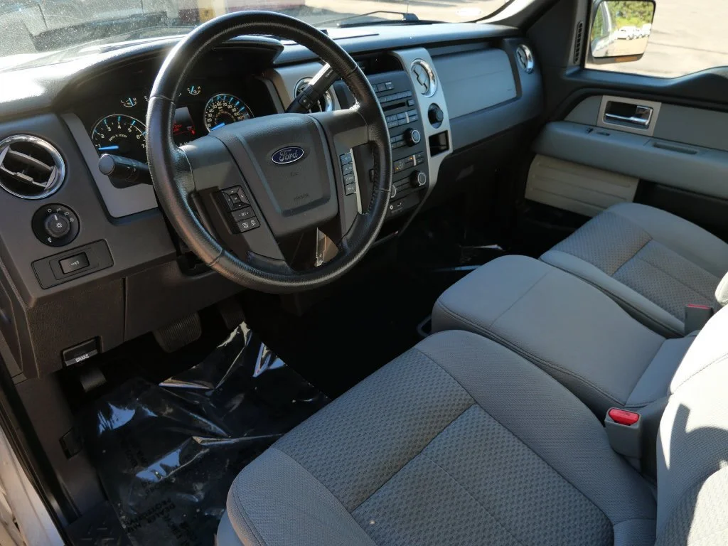 Used 2011 Silver Ford XLT image 3