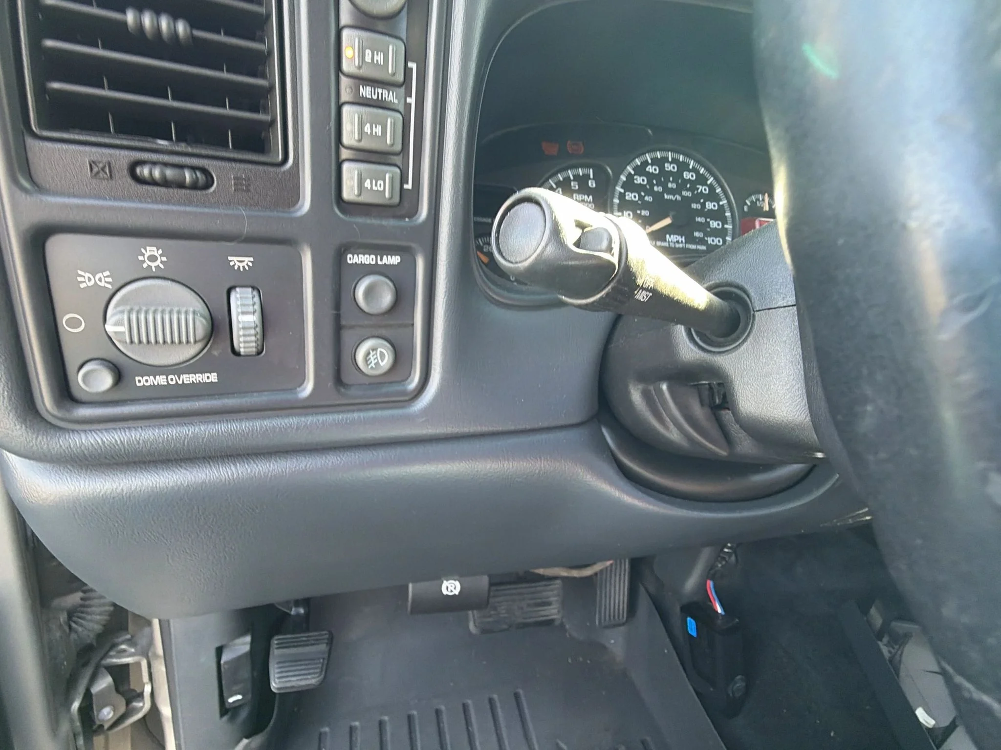 Used 2002 Gold GMC SLE image 23