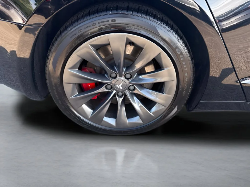 Used 2020  Tesla Performance image 32