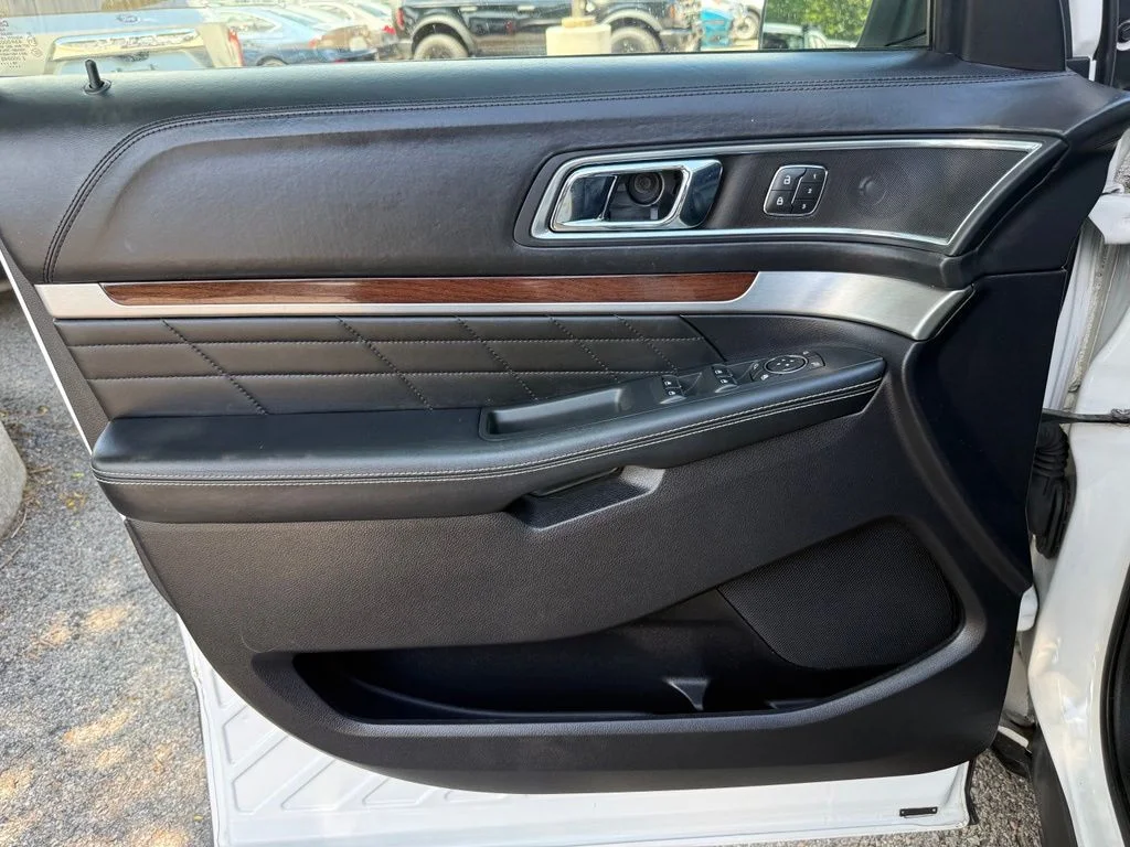 Used 2019 White Ford Platinum image 26