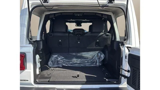 2025 Jeep Wrangler 4-Door Sahara - Photo 15