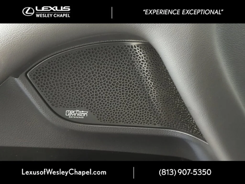 Used 2025 White Lexus 700H image 18