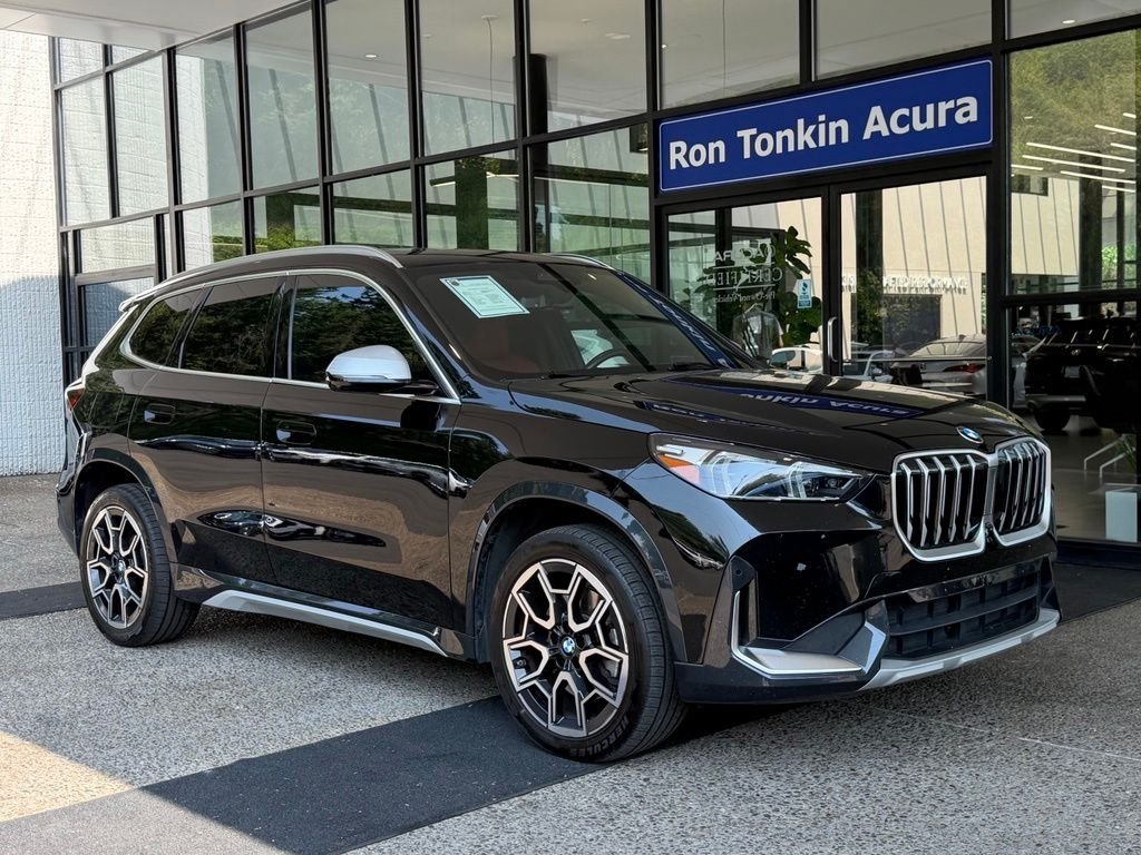 Used 2023 Jet Black BMW xDrive28i image 2