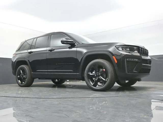New 2026 Diamond Black Crystal Pearlcoat Jeep Limited image 45