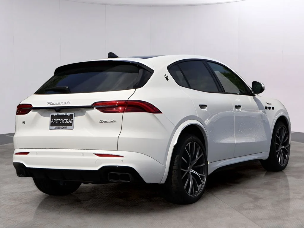 New 2026 Bianco Maserati Modena image 7