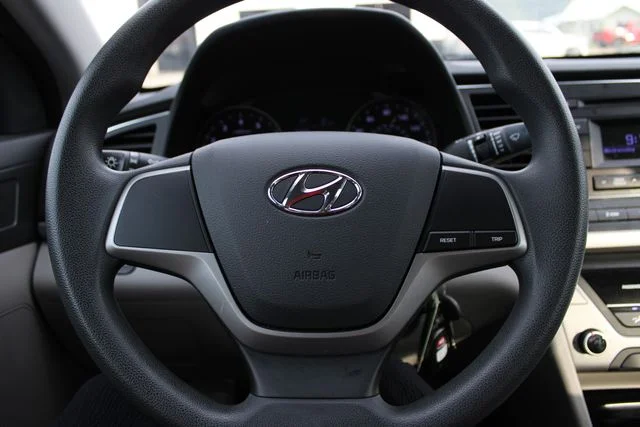 Used 2017 Blue Hyundai SE image 6