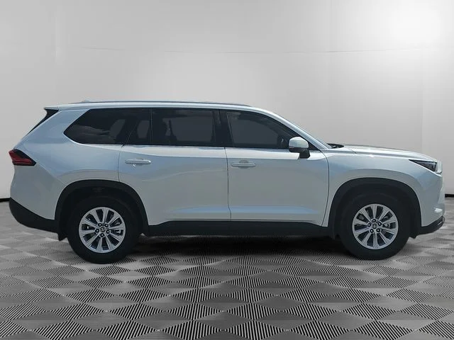 Used 2024 Beige Toyota XLE image 5