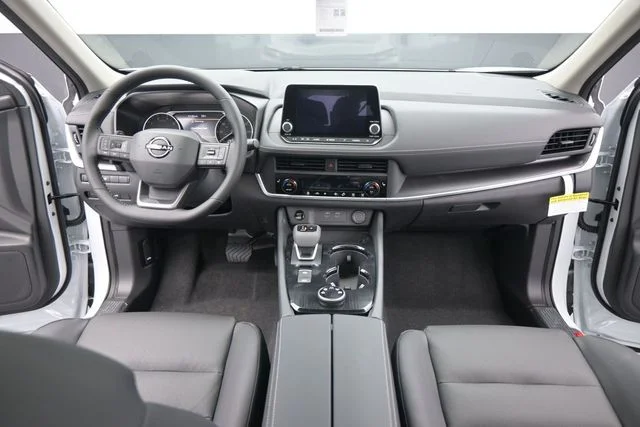 New 2026 Everest White Pearl TriCoat Nissan Dark Armor™ image 27