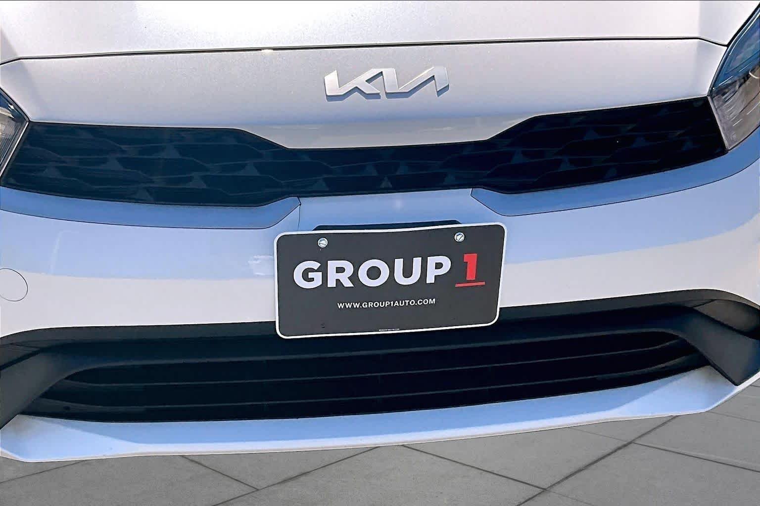 Used 2023 Snow White Pearl Kia LXS image 29