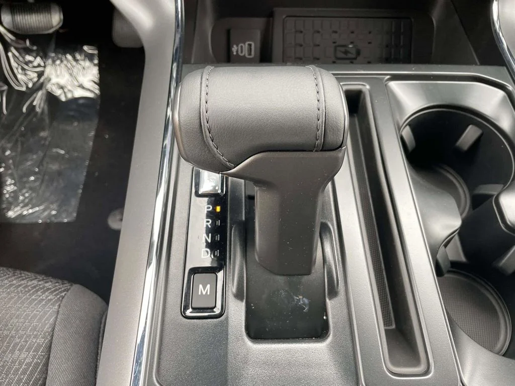 New 2026 Agate Black Metallic Ford XLT image 17