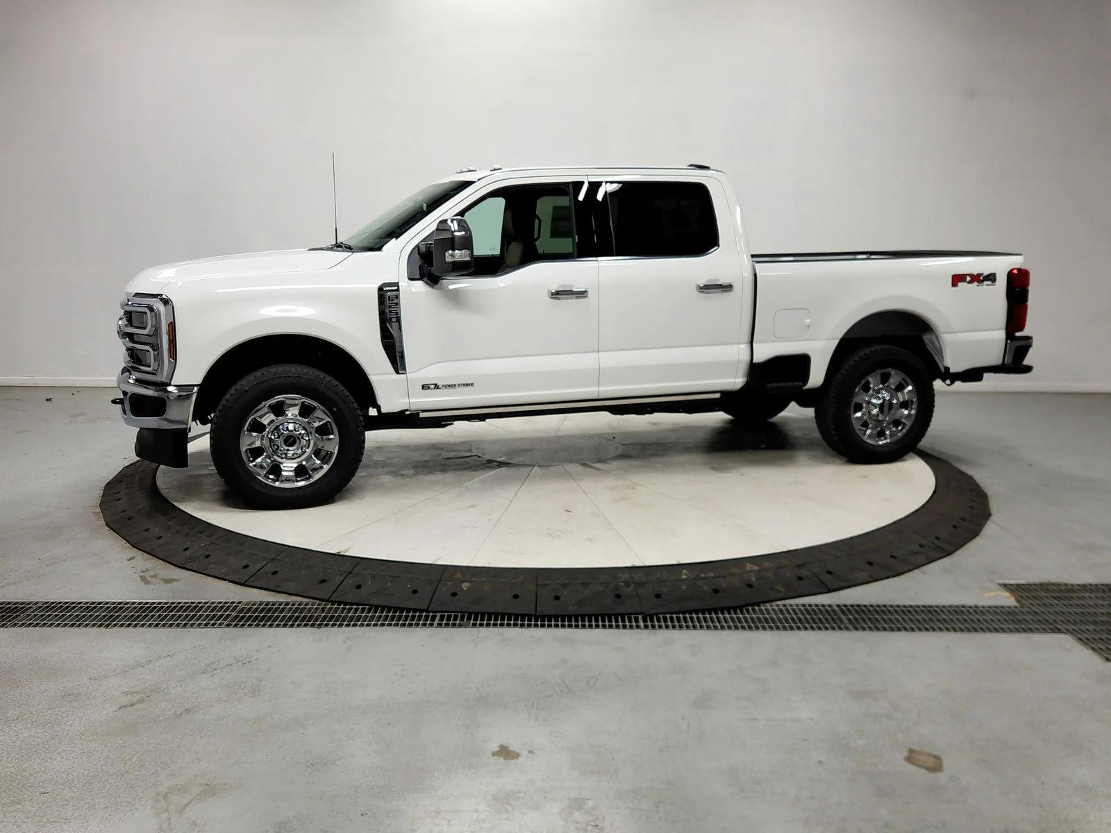 New 2026 Star White Metallic Tri-Coat Ford F-250® Lariat® image 4