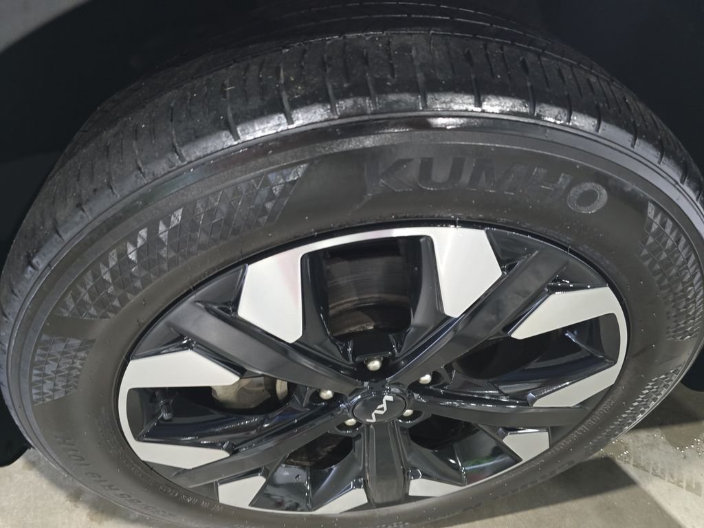 Used 2023 White Kia X-Line image 17