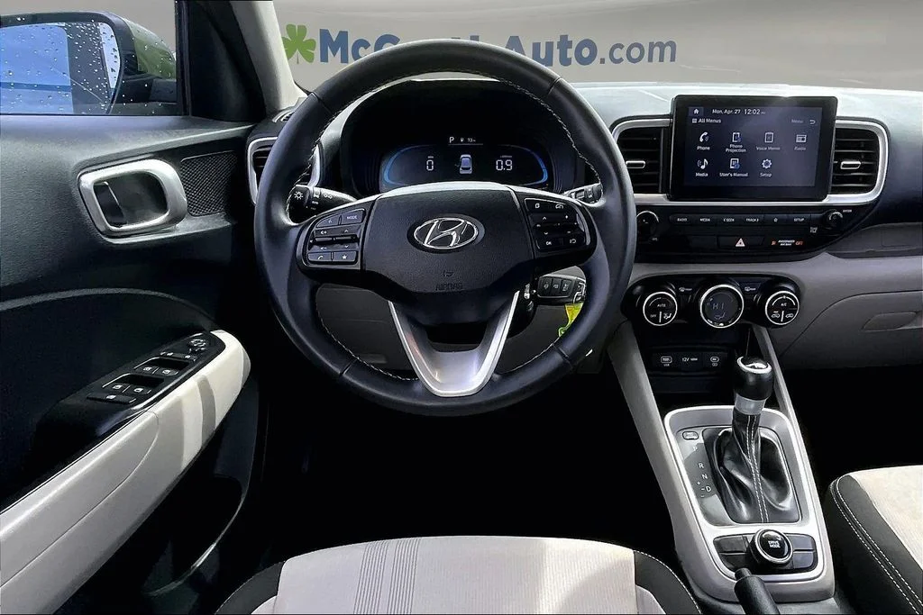 Used 2023 Green Hyundai SEL image 10