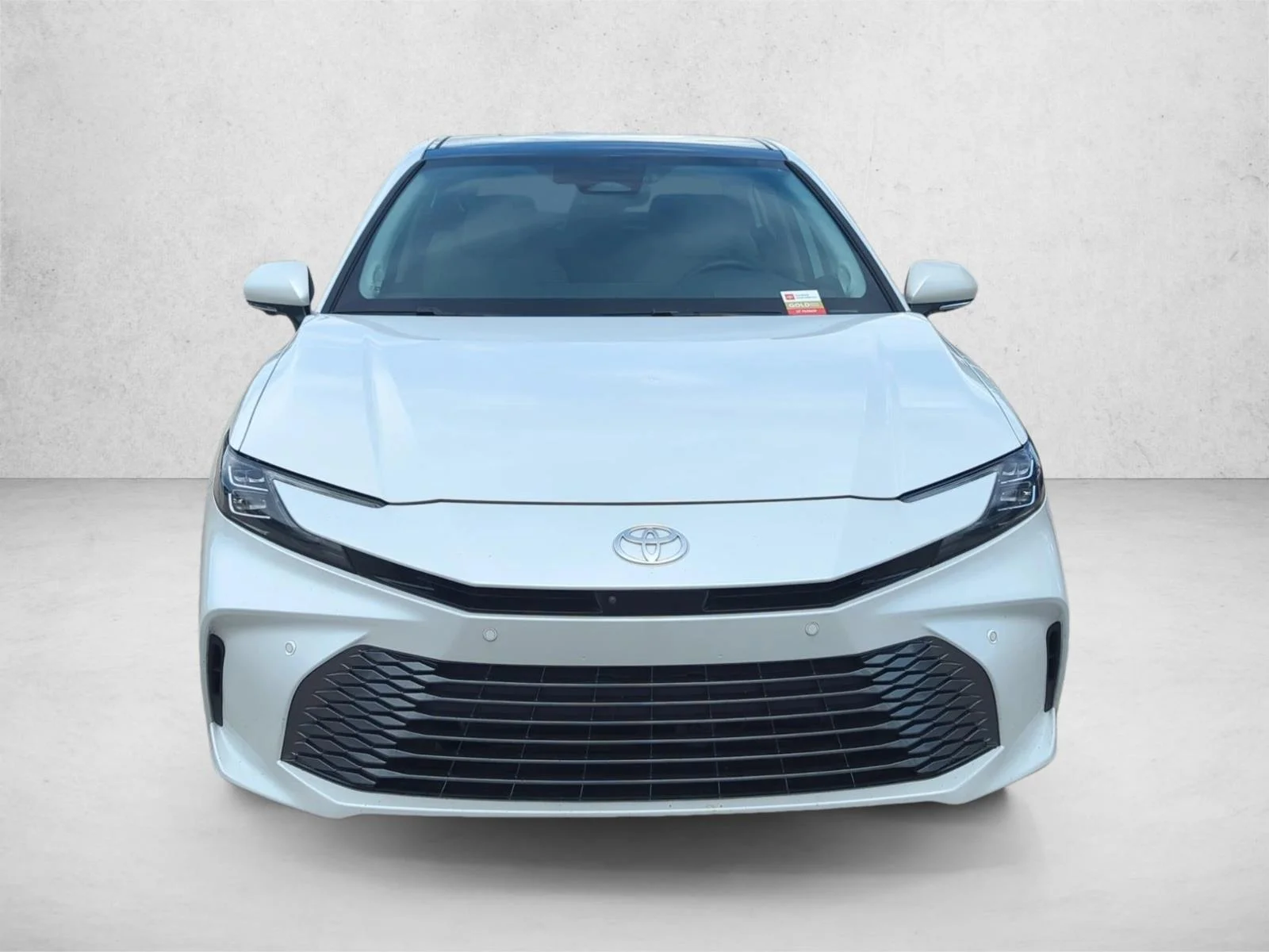 Used 2025 Wind Chill Pearl Toyota XLE image 2